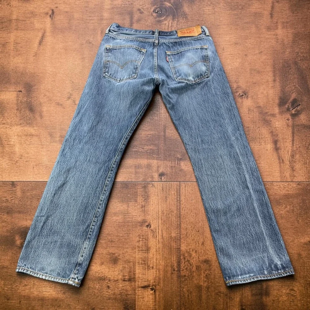 Levis 501 Original Fit Jeans Mens 32x30 Blue Denim Straight Leg Distressed